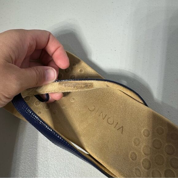 Vionic Bella Navy Blue Patent Leather Flip Flop Sandals Women’s Size 10 Lizard - Picture 2 of 7